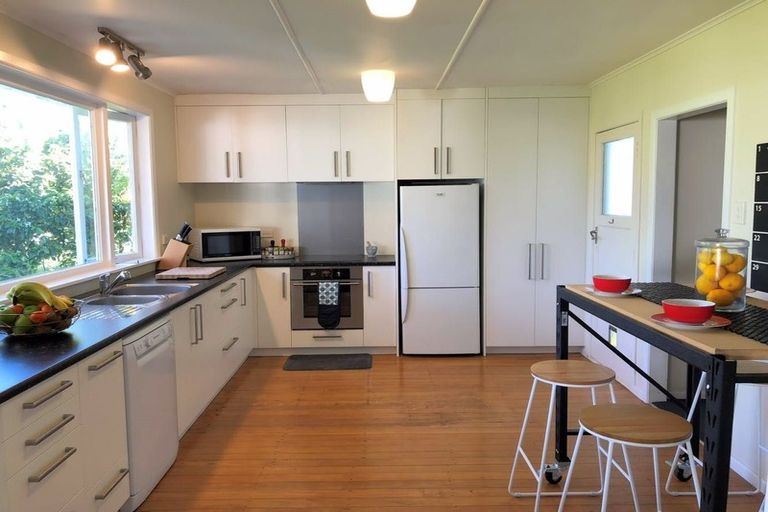 Photo of property in 12 Manapouri Place, Pakuranga Heights, Auckland, 2010