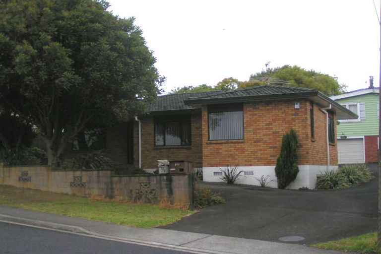 Photo of property in 2/17 Lyttelton Avenue, Forrest Hill, Auckland, 0620