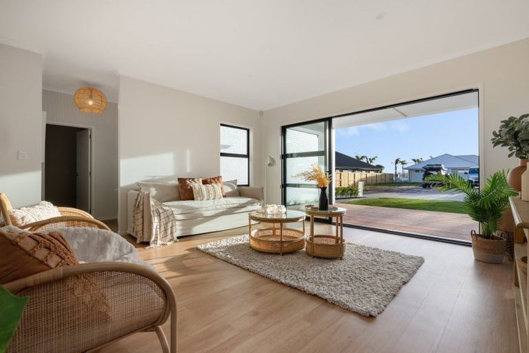 Photo of property in 4 Sapida Close, Papamoa Beach, Papamoa, 3118