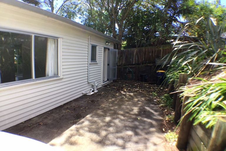 Photo of property in 53 Ellice Road, Totara Vale, Auckland, 0629