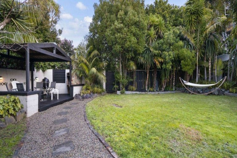 Photo of property in 35 Kurnell Drive, Botany Downs, Auckland, 2010