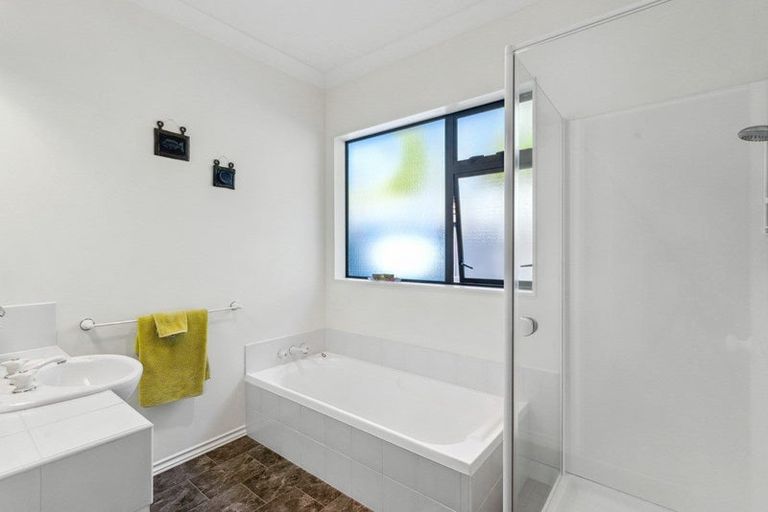 Photo of property in 4 Maple Lane, Waikanae, 5036