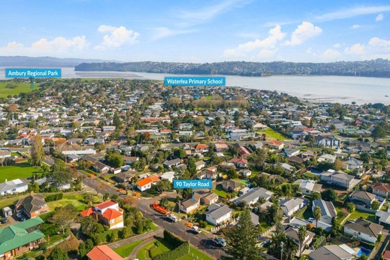Photo of property in 90 Taylor Road, Mangere Bridge, Auckland, 2022