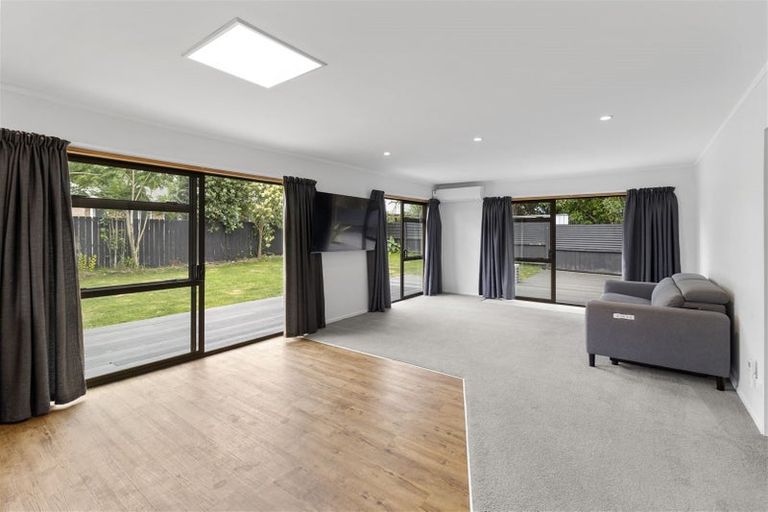 Photo of property in 9 Gloria Avenue, Te Atatu Peninsula, Auckland, 0610