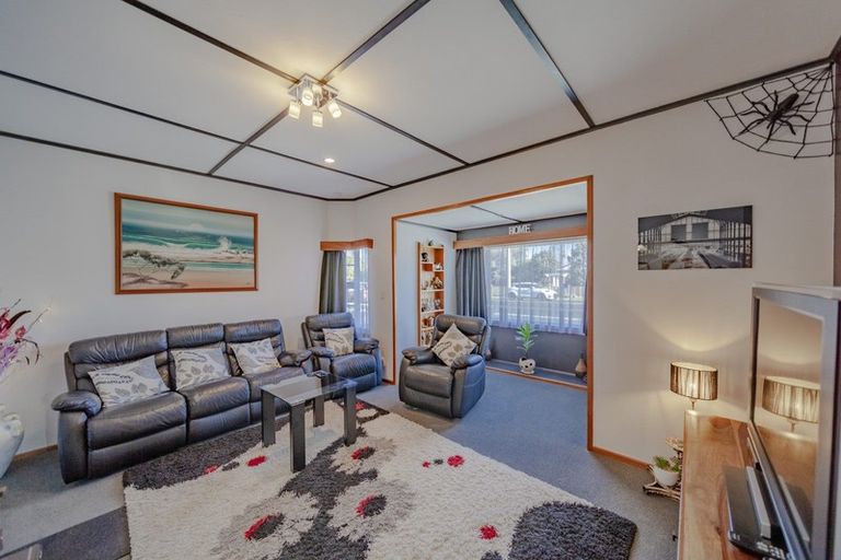 Photo of property in 24 Melville Street, Waipawa, 4210