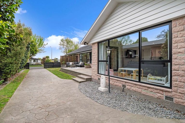 Photo of property in 53 Woodbury Street, Russley, Christchurch, 8042