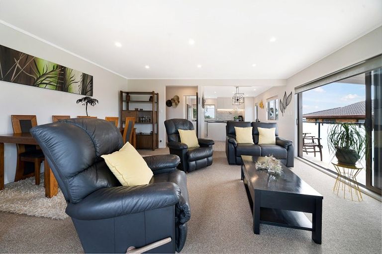 Photo of property in 180 Royal Road, Massey, Auckland, 0614