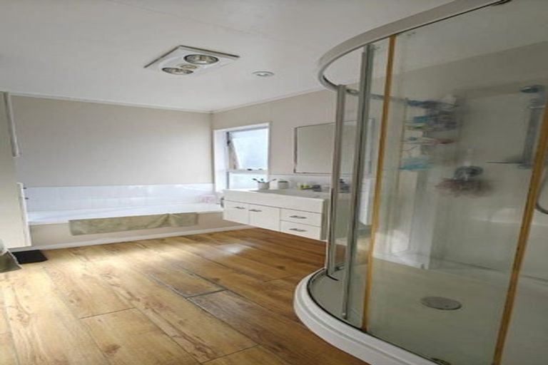 Photo of property in 97 Unsworth Drive, Unsworth Heights, Auckland, 0632