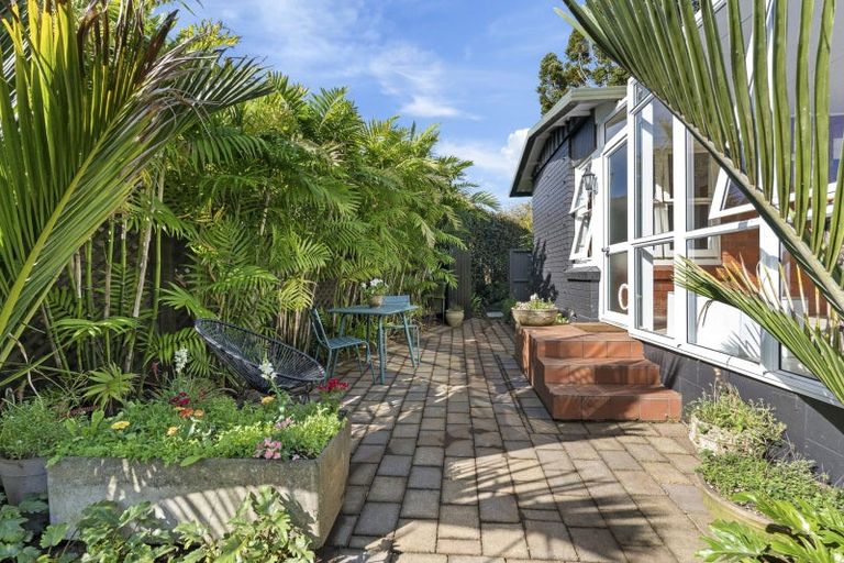 Photo of property in 222 Tukapa Street, Westown, New Plymouth, 4310