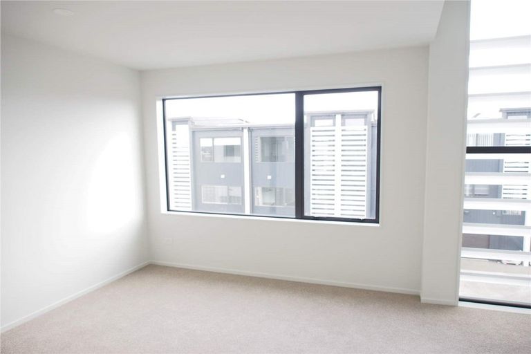 Photo of property in 38 Memorial Park Lane, Hobsonville, Auckland, 0618