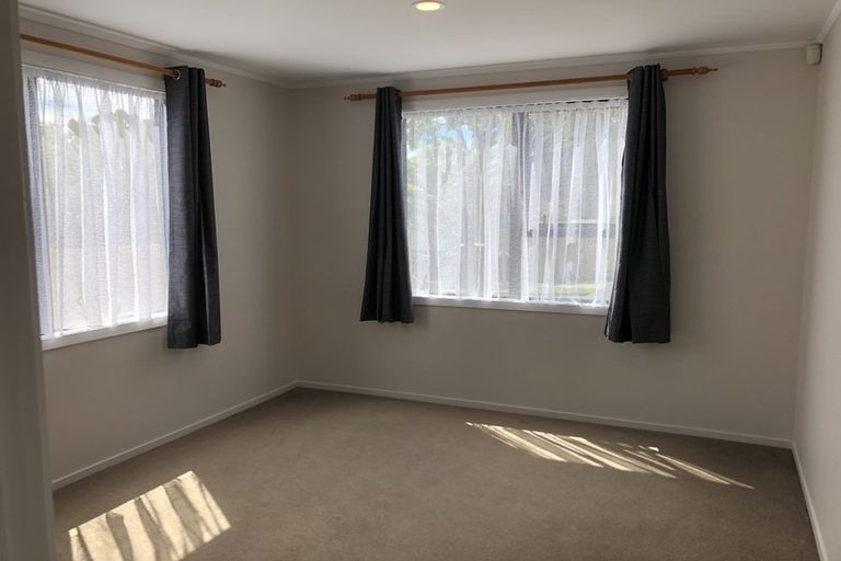 Photo of property in 2 Glucina Place, Glen Eden, Auckland, 0602