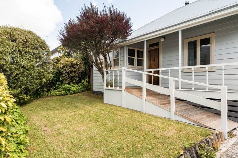 Photo of property in 21 Willow Street, Tauranga, 3110