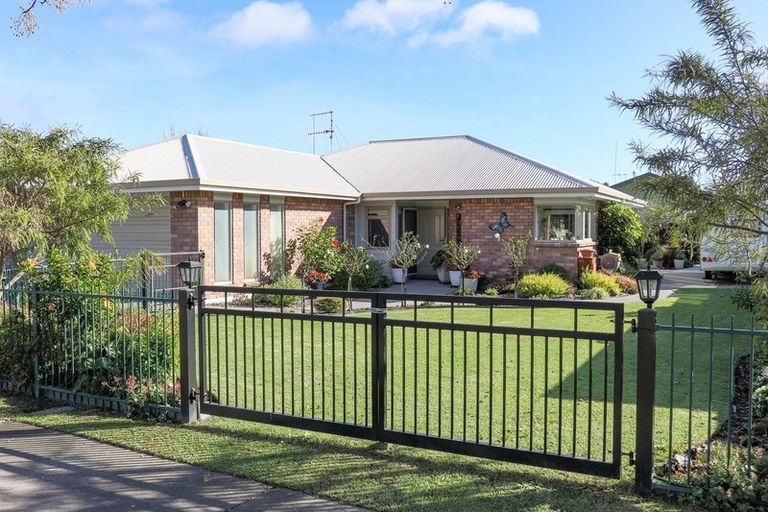 Photo of property in 19 Edgewater Grove, Whakatane, 3120