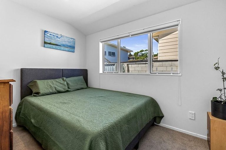 Photo of property in 2/140 Lynn Road, Bayview, Auckland, 0629