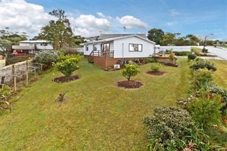 Photo of property in 4 Melia Place, Stanmore Bay, Whangaparaoa, 0932