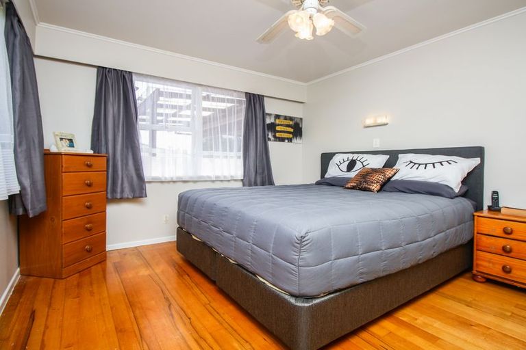 Photo of property in 9 Merchant Avenue, Te Atatu South, Auckland, 0610