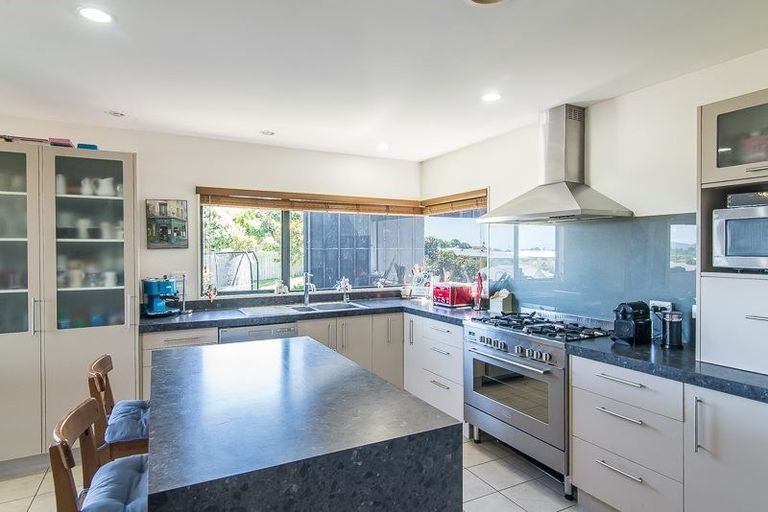 Photo of property in 54 Kakariki Grove, Waikanae, 5036