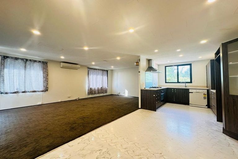 Photo of property in 24 Starforth Place, Henderson, Auckland, 0612