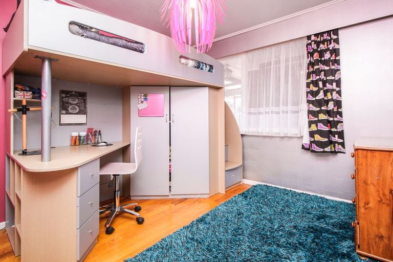 Photo of property in 9 Merchant Avenue, Te Atatu South, Auckland, 0610