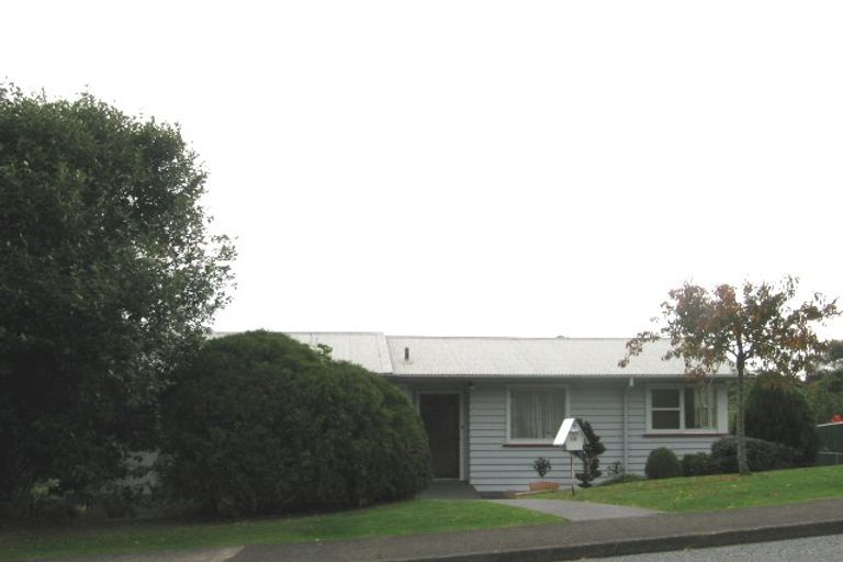 Photo of property in 24 Kakariki Grove, Waikanae, 5036