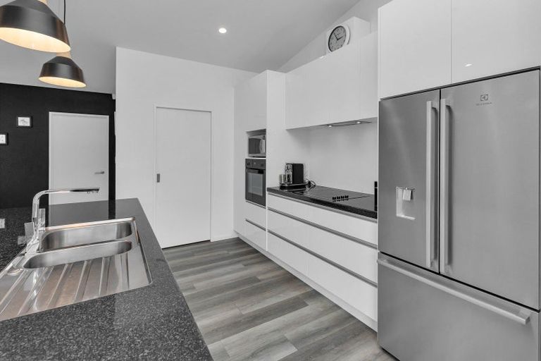 Photo of property in 11 Waitemata Drive, One Tree Point, 0118