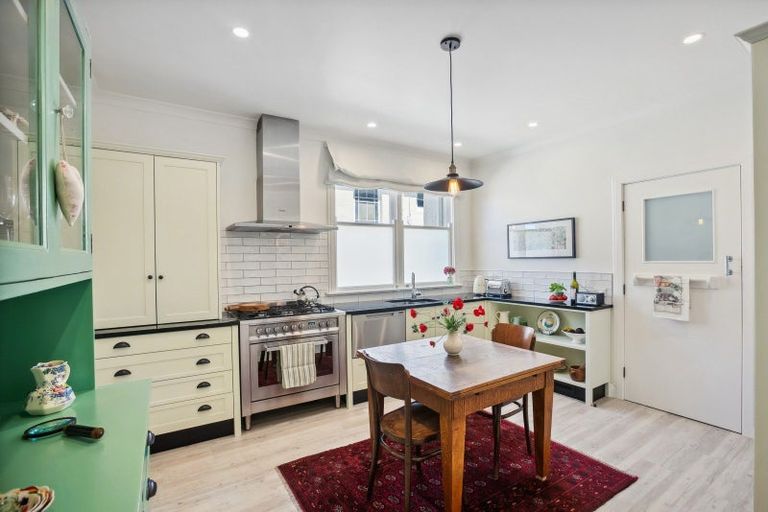 Photo of property in 11a Stowe Hill, Thorndon, Wellington, 6011