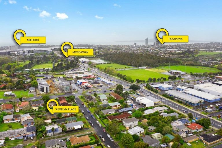 Photo of property in 2/5 Evelyn Place, Hillcrest, Auckland, 0627