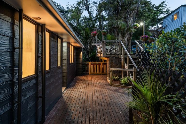 Photo of property in 2 Hiwihau Place, Glenfield, Auckland, 0629