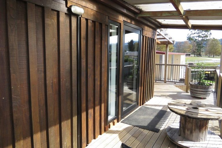 Photo of property in 1 Racecourse Road, Reefton, 7830