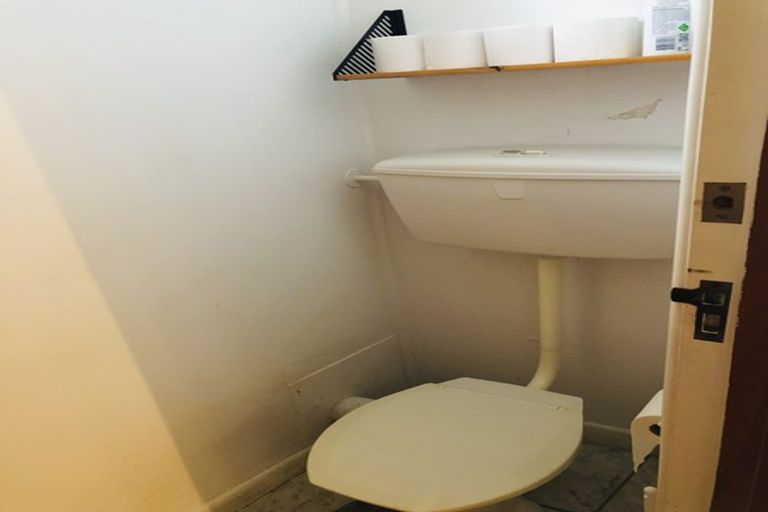 Photo of property in 964 East Coast Road, Northcross, Auckland, 0632