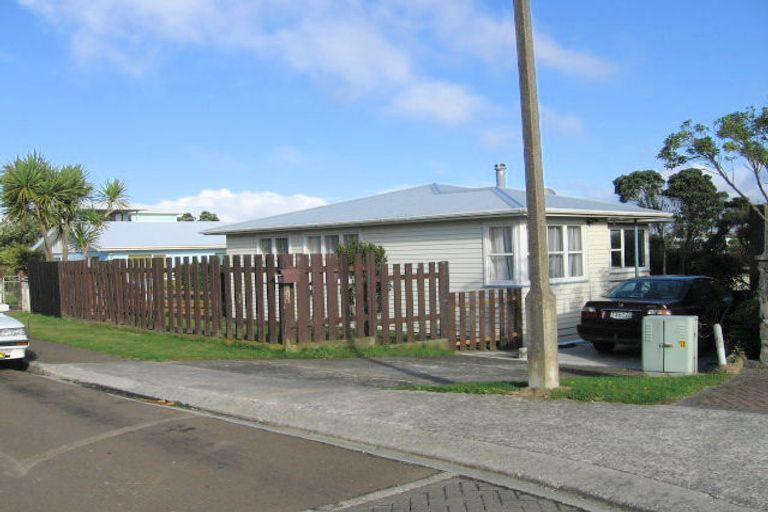 Photo of property in 11 Pelorous Street, Paparangi, Wellington, 6037