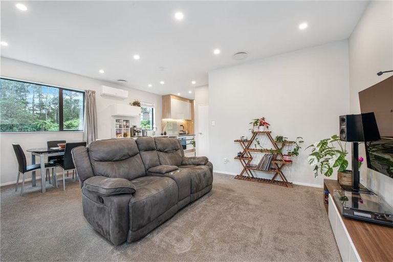 Photo of property in 11 Kaimai Avenue, Massey, Auckland, 0614