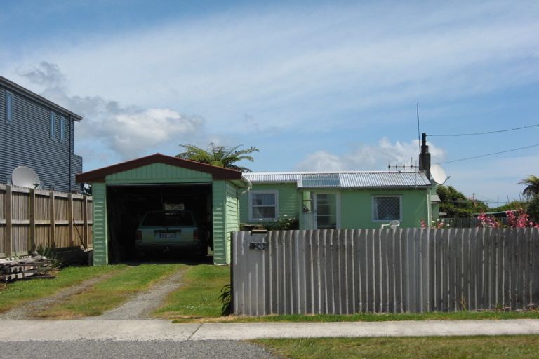 Photo of property in 28 Coates Street, Westport, 7825