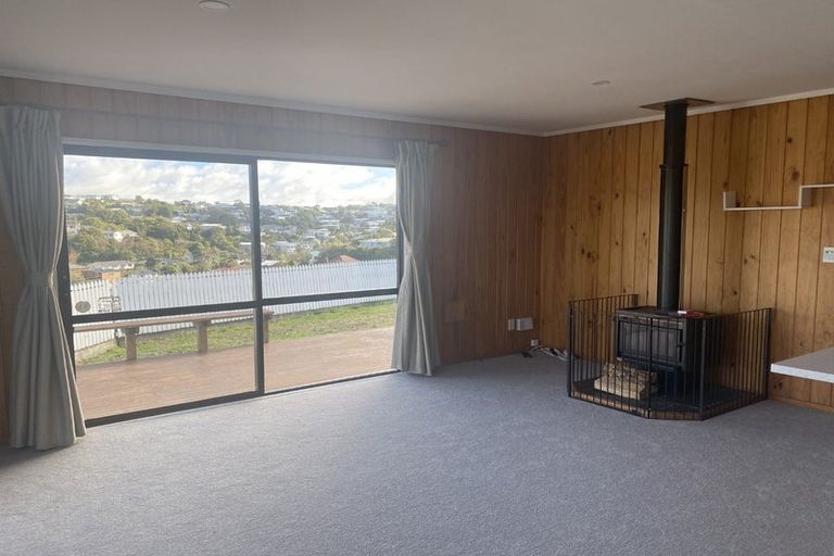 Photo of property in 42a Glanmire Road, Newlands, Wellington, 6037