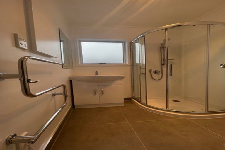Photo of property in 40 Vodanovich Road, Te Atatu South, Auckland, 0610