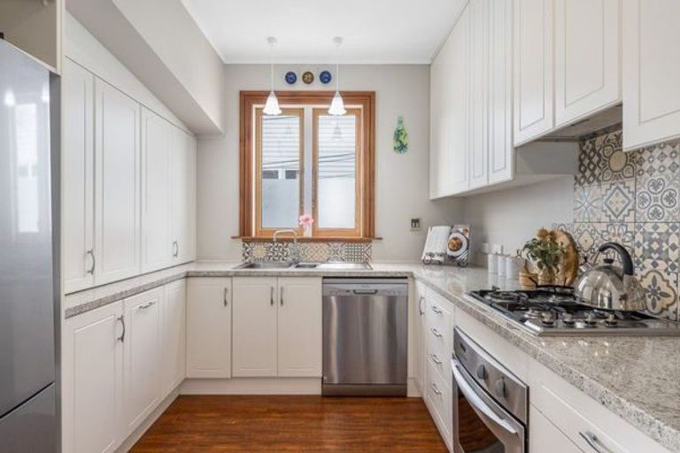 Photo of property in 72 Overtoun Terrace, Hataitai, Wellington, 6021