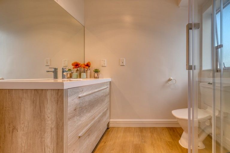 Photo of property in 10 Van Dyke Place, West Harbour, Auckland, 0618