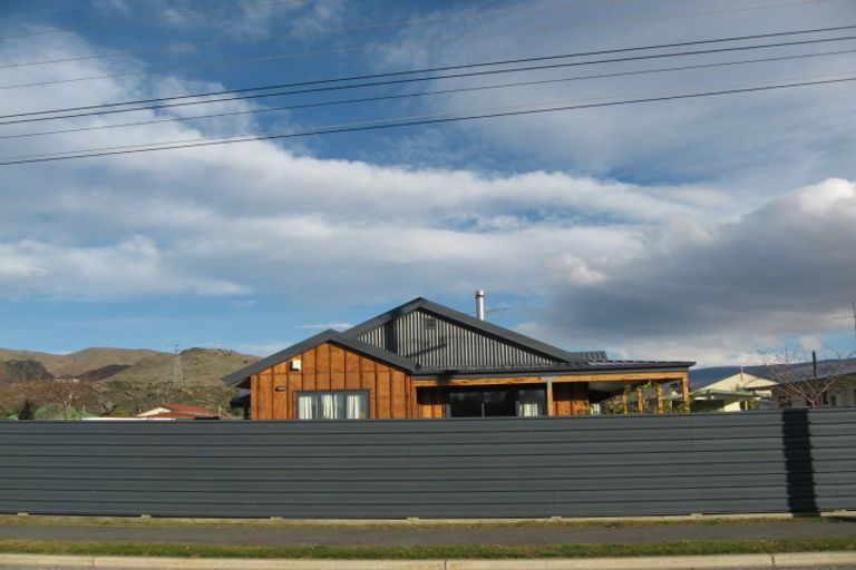 Photo of property in 60 Inniscort Street, Cromwell, 9310