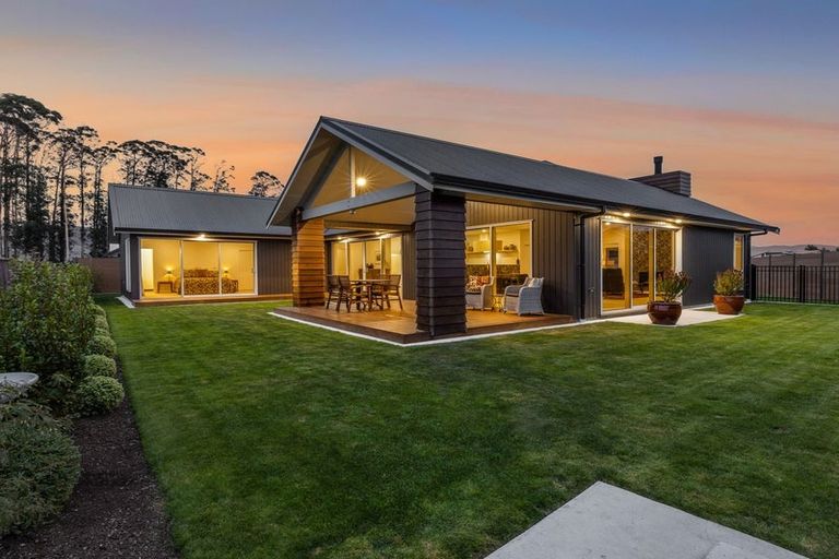 Photo of property in 25 Phoenix Palms Grove, Levin, 5510