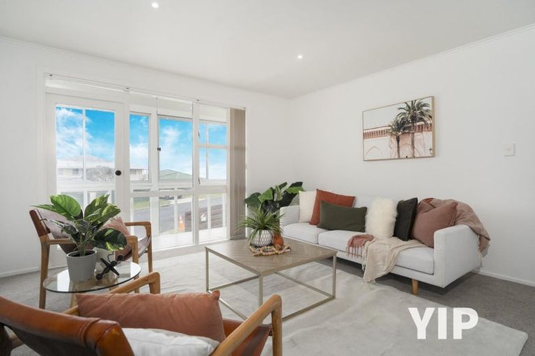 Photo of property in 10 Edgecombe Street, Newlands, Wellington, 6037