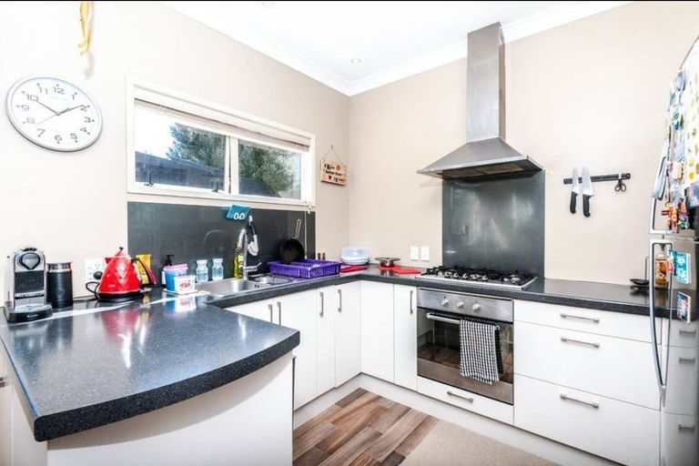 Photo of property in 40c Ruskin Road, Newlands, Wellington, 6037