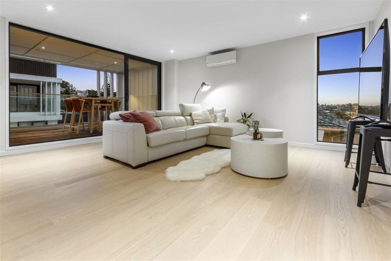 Photo of property in 174b Archers Road, Glenfield, Auckland, 0629