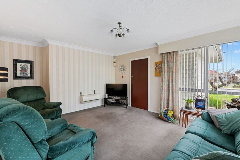 Photo of property in 12 Glenora Place, Hornby, Christchurch, 8042