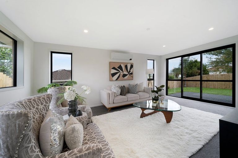 Photo of property in 8b Strid Road, Te Atatu South, Auckland, 0610