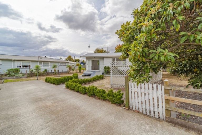 Photo of property in 5 Watts Road, Waipawa, 4210