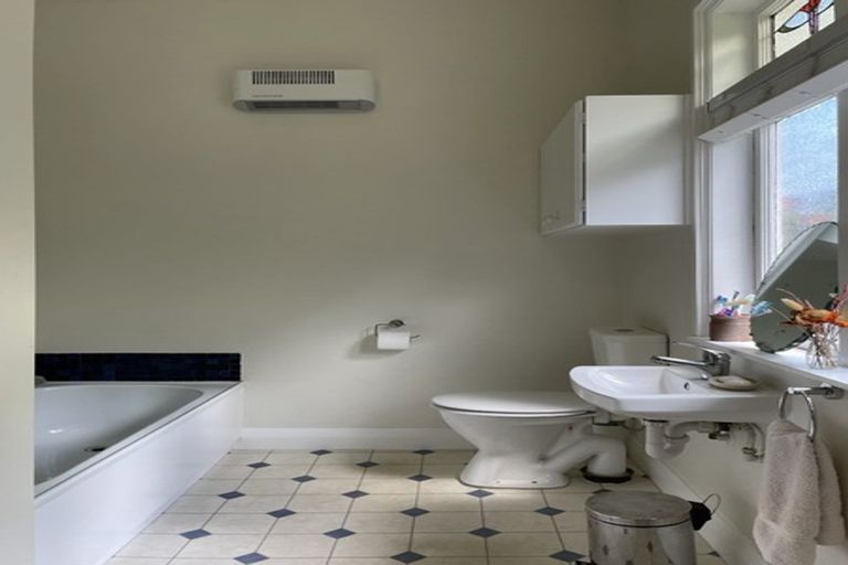 Photo of property in 39 Karepa Street, Brooklyn, Wellington, 6021