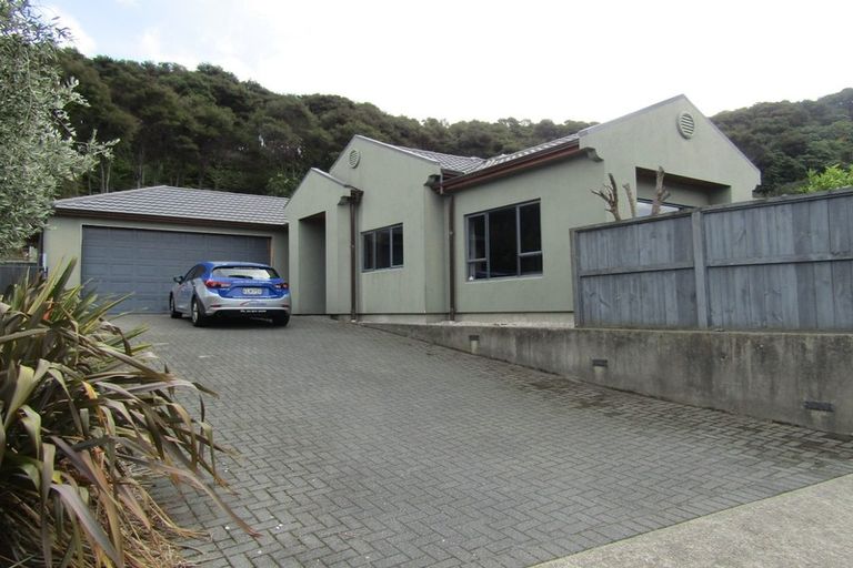 Photo of property in 35 Kawatiri Grove, Wainuiomata, Lower Hutt, 5014