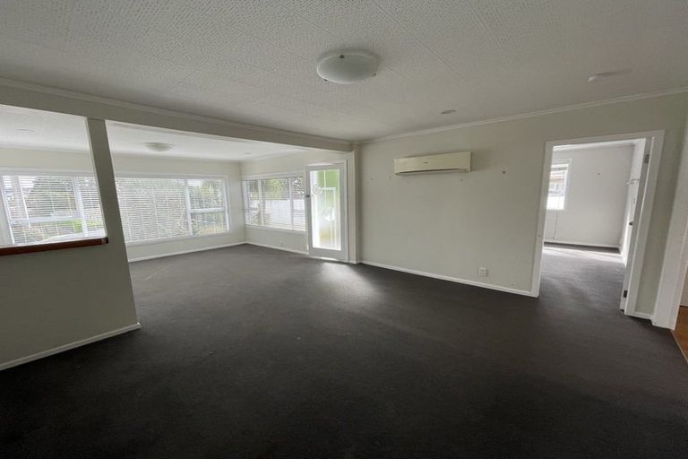 Photo of property in 18 River Road, Te Atatu Peninsula, Auckland, 0610