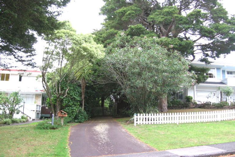 Photo of property in 11 Northgrove Avenue, Hillcrest, Auckland, 0627