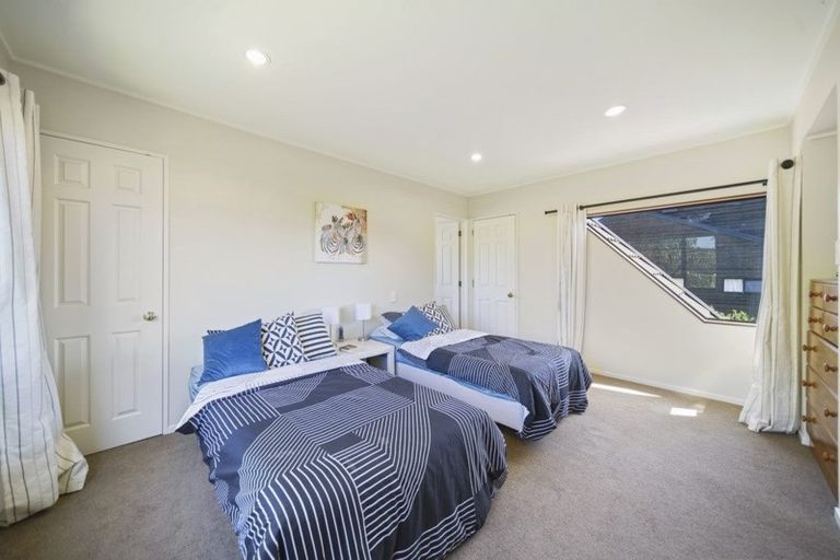 Photo of property in 93a Botany Road, Botany Downs, Auckland, 2010